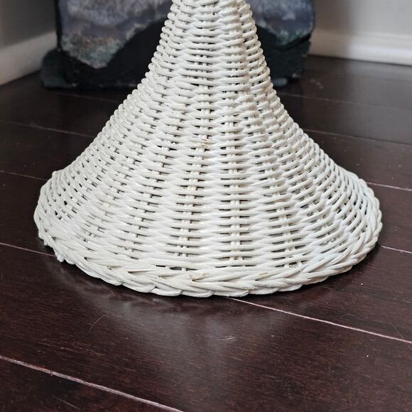 Vintage White Wicker and Rattan MCM Boho Guest / Hand Towel Rack 1970s - Picture 3 of 5